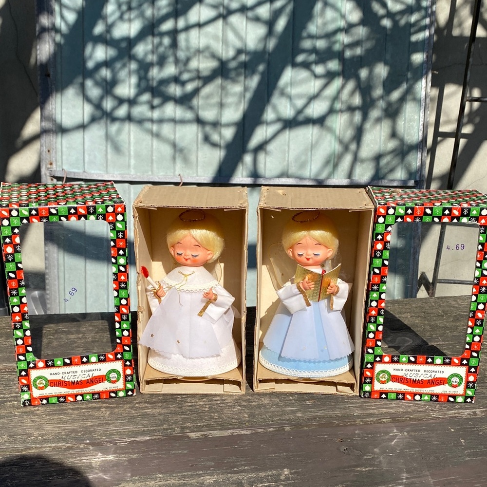 Two vintage 1950/60s musical Christmas angel figurine, manufactured in Japan.